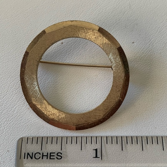 Brooch circle textured - Picture 5 of 7